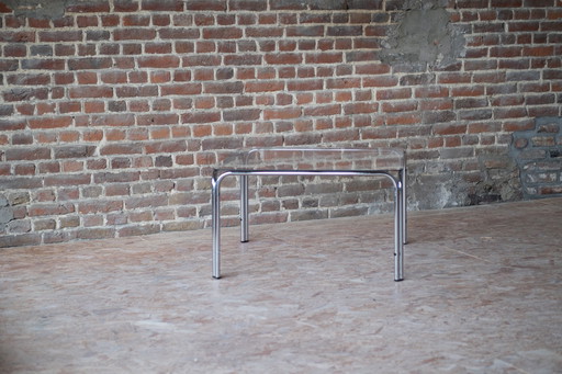 Table basse chromée avec verre