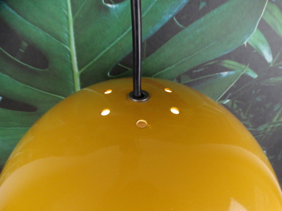 Image 1 of Lampe à boule en aluminium jaune des années 70