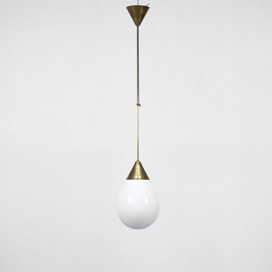 Image 1 of Grande lampe pendante art déco en opaline en forme de goutte