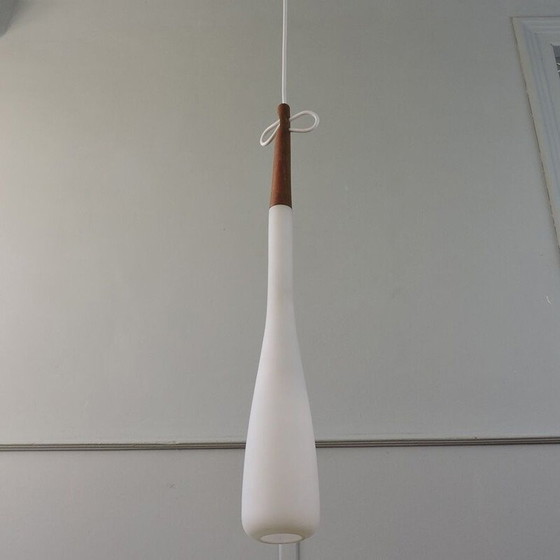 Image 1 of Lampe suspendue vintage en teck et opaline par Uno et Osten Kristiansson, Suède 1960