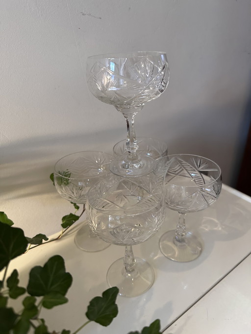 5 verres à pied en cristal