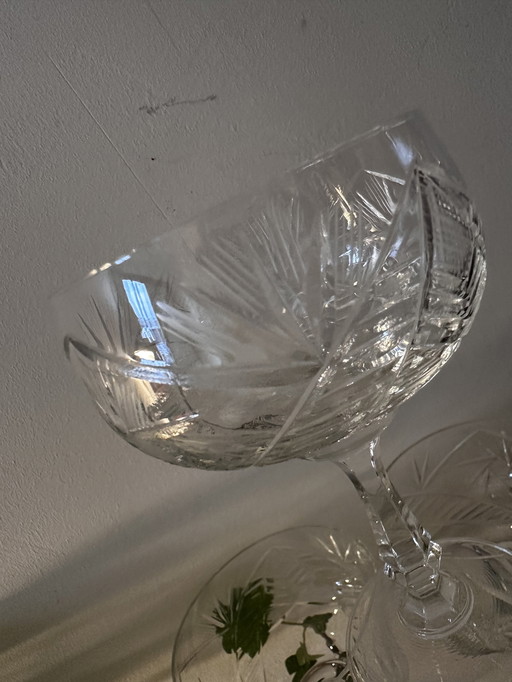 5 verres à pied en cristal