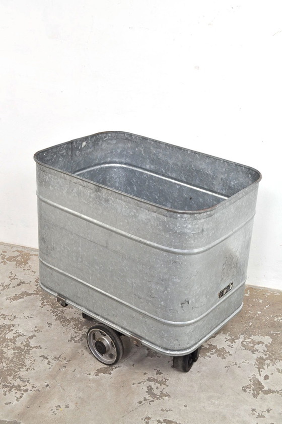 Image 1 of Chariot vintage en zinc