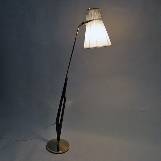 Image 1 of Lampadaire suédois vintage en laiton et teck par Hans Bergström pour Asea, années 1950