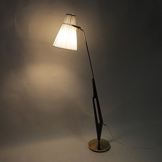 Image 1 of Lampadaire suédois vintage en laiton et teck par Hans Bergström pour Asea, années 1950