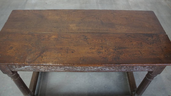 Image 1 of Table d'appoint/table de salon avec détails sculptés