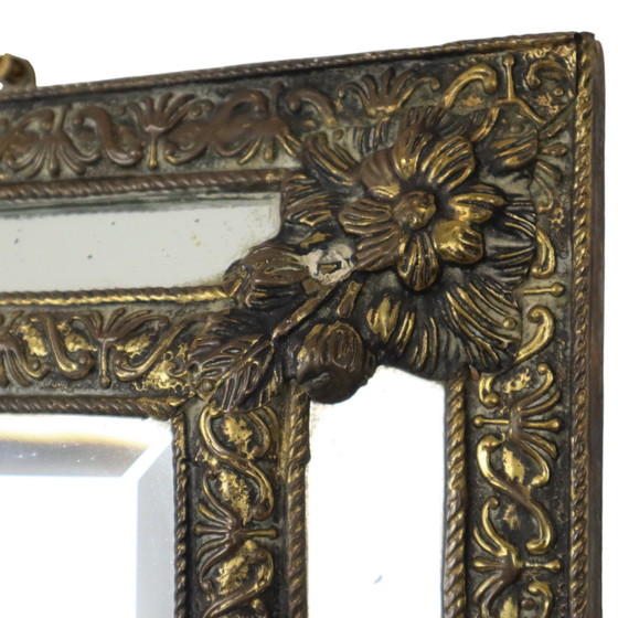 Image 1 of Miroir à coussin ancien français Repousse