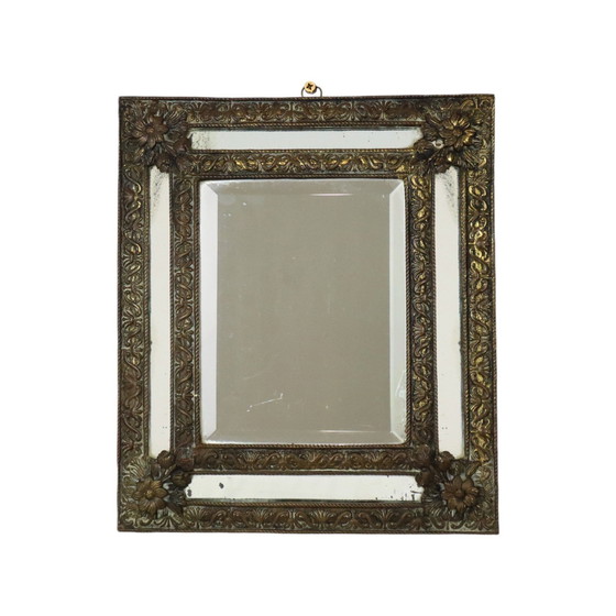 Image 1 of Miroir à coussin ancien français Repousse