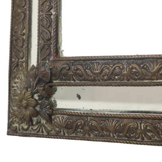 Image 1 of Miroir à coussin ancien français Repousse