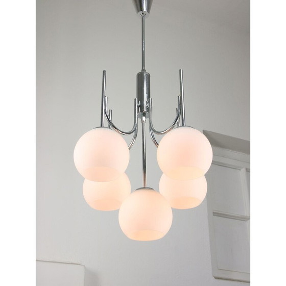 Image 1 of Lustre vintage en chrome et verre opalin, Italie 1970