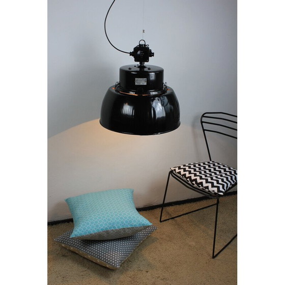 Image 1 of Lampe suspendue industrielle vintage en fer noir, 1960