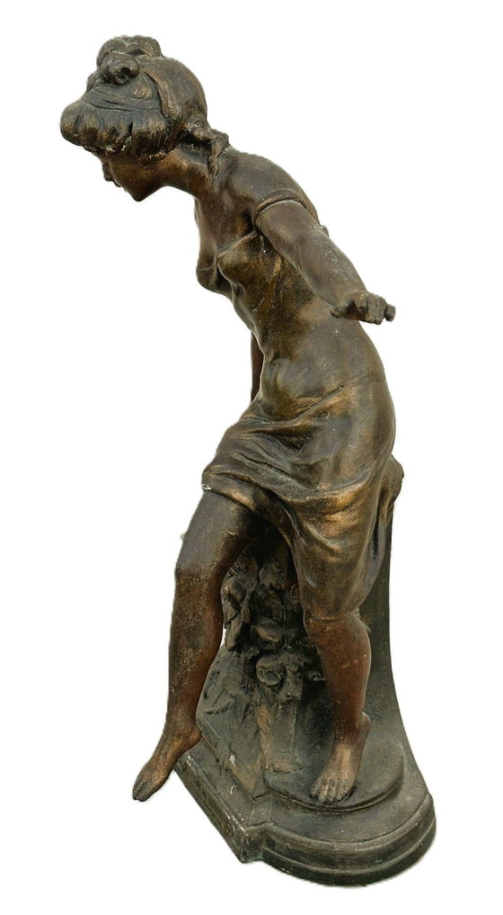 Image 1 of Statue "Fontaine Aux Fauvettes"