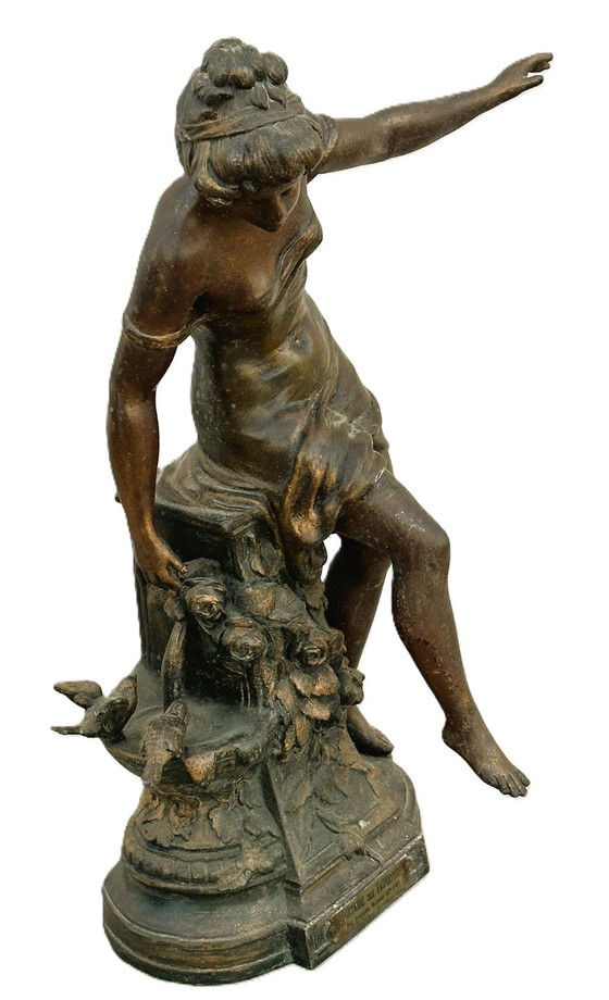 Image 1 of Statue "Fontaine Aux Fauvettes"