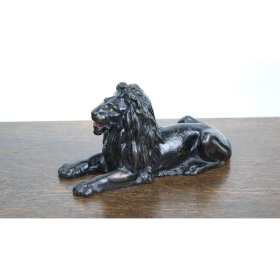 Image 1 of Lion couché vintage en fonte