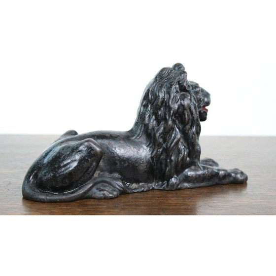 Image 1 of Lion couché vintage en fonte