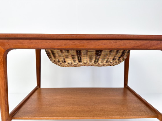 Image 1 of Table de couture ou chariot de bar en teck du Mid Century avec panier coulissant