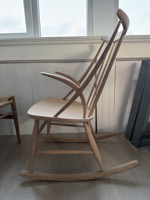 Fauteuil à bascule Wikkelsø d'Illum Hêtre