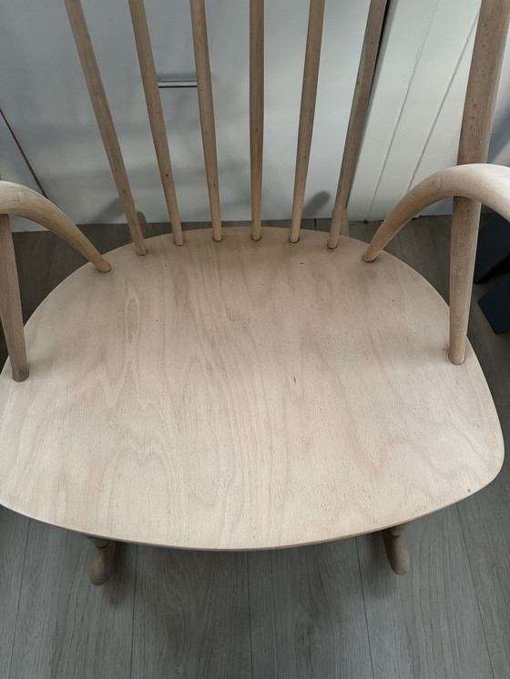 Image 1 of Fauteuil à bascule Wikkelsø d'Illum Hêtre