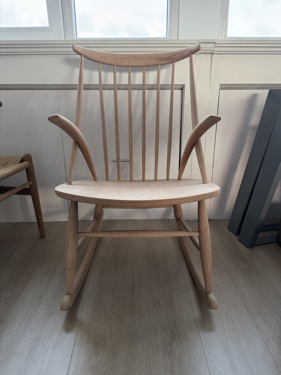 Image 1 of Fauteuil à bascule Wikkelsø d'Illum Hêtre