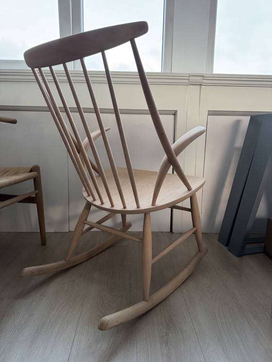 Image 1 of Fauteuil à bascule Wikkelsø d'Illum Hêtre