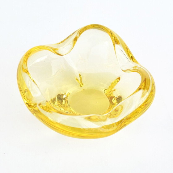 Image 1 of Cendrier vintage en verre de cristal jaune par Miloslav Klinger pour Zelezny Brod Sklo, 1960s