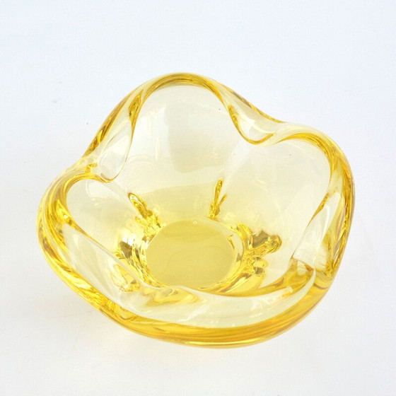 Image 1 of Cendrier vintage en verre de cristal jaune par Miloslav Klinger pour Zelezny Brod Sklo, 1960s