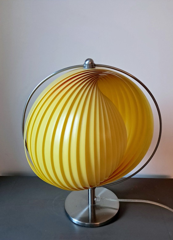 Image 1 of Lampe Moon Kare Jaune. Années 80