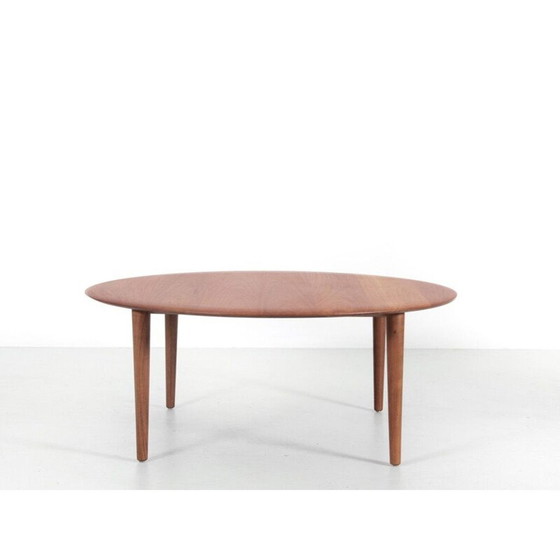Image 1 of Table basse vintage scandinave en teck massif par Hvidt et Mølgaard Nielsen, Daneamark