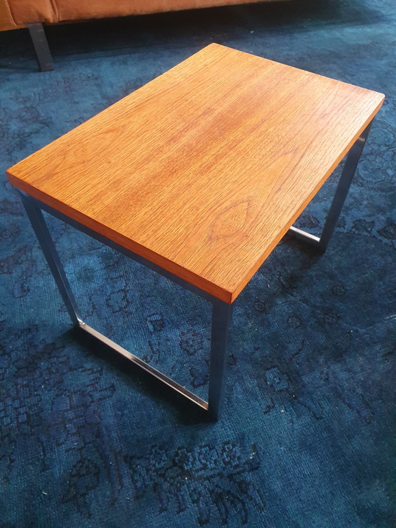 Image 1 of Table gigogne avec plateau en chrome et bois