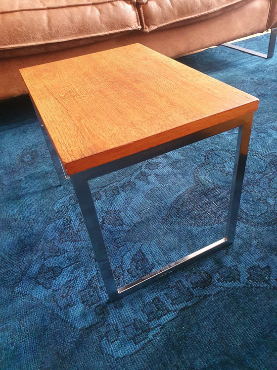 Image 1 of Table gigogne avec plateau en chrome et bois