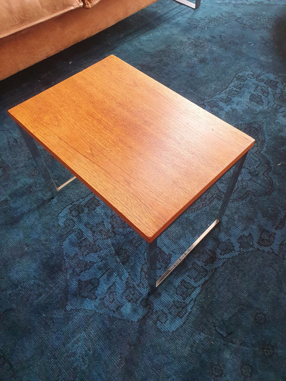 Image 1 of Table gigogne avec plateau en chrome et bois