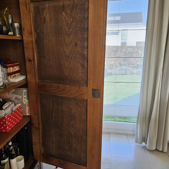 Image 1 of Armoire Louis Philippe aux lignes épurées avec étagères