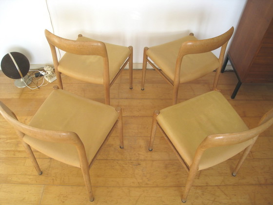 Image 1 of 4 chaises de salle à manger danoises J. L. Møller Modèle 75