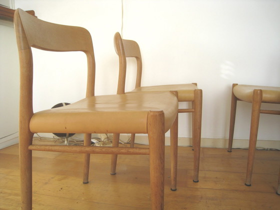 Image 1 of 4 chaises de salle à manger danoises J. L. Møller Modèle 75