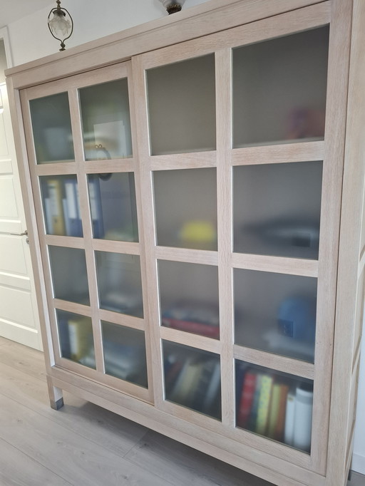 Armoire à compartiments en chêne clair