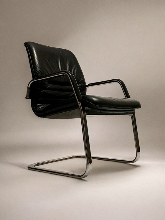 Image 1 of Fauteuil De Bureau En Cuir Noir Et Acier Chromé - 1995 - Italie -