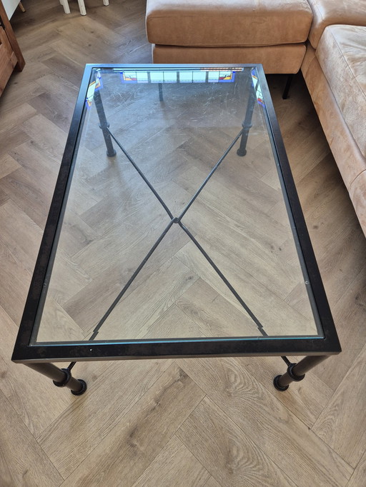 Table basse moderne Pefa en acier noir avec plateau en verre