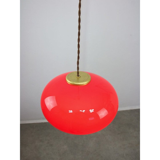 Image 1 of Lampe suspendue vintage en laiton et verre rouge, Italie 1960