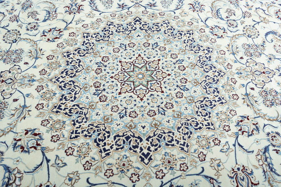 Image 1 of 408 X 300 cm Tapis persan nain noué à la main avec soie