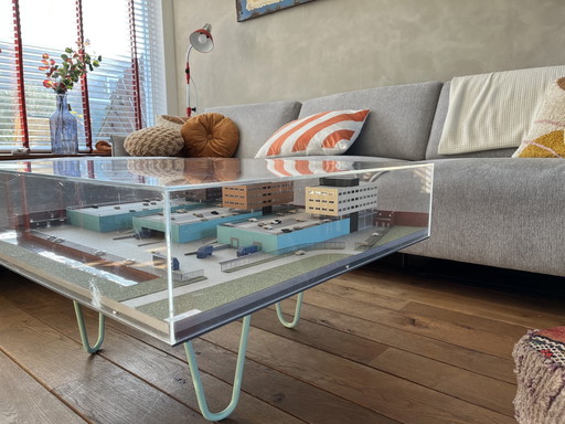 Table basse unique fabriquée à partir d'un modèle