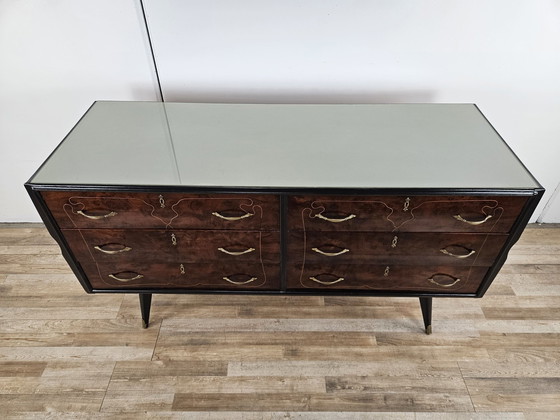 Image 1 of Commode des années 1960 en acajou et acajou laqué avec verre bleu