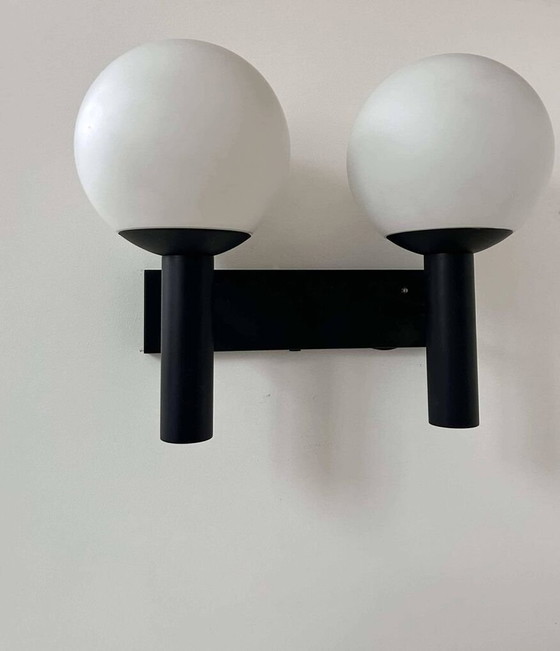 Image 1 of Applique Double En Opaline Et Métal Laqué Noir Par Raak - Pays-Bas 1960