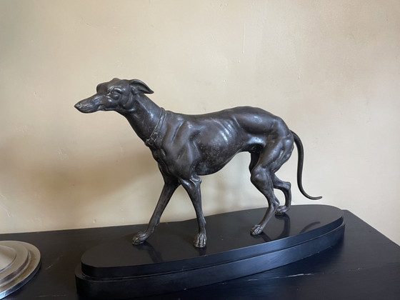 Image 1 of Statue Chien Lévrier Art Déco 1920 sur socle en marbre