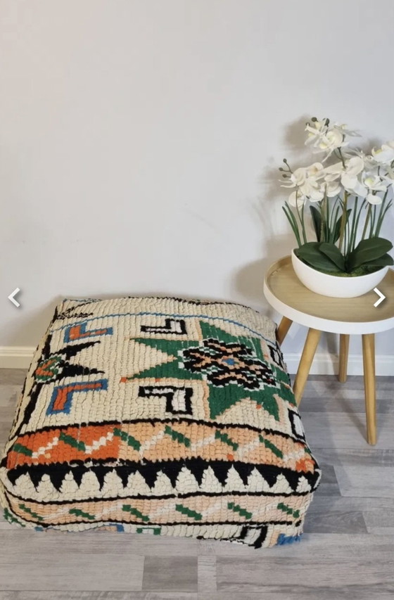 Image 1 of Tabouret marocain vintage, coussin de siège en berbère.