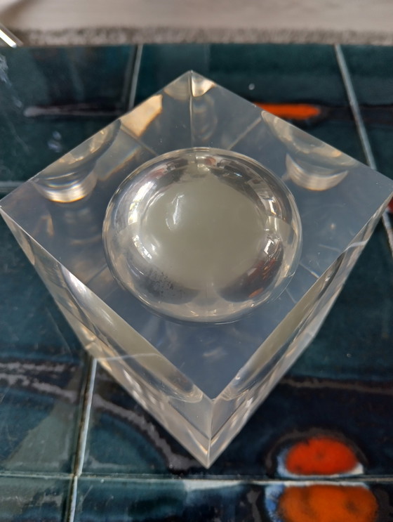 Image 1 of Sculpture en lucite phosphorescente de Pierre Giraudon