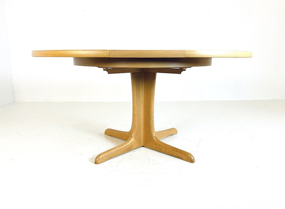 Image 1 of Table à manger extensible vintage années 70