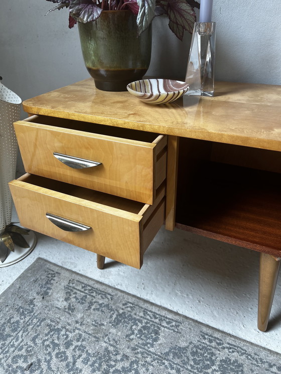 Image 1 of Ensemble de deux tables de nuit 60s sur pieds en bois élancés