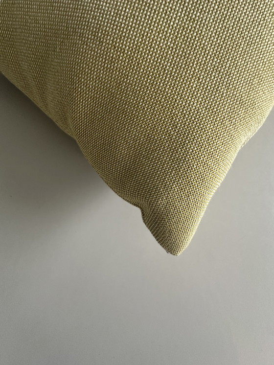 Image 1 of Coussin Hay Dot, tissu Steelcut Trio, jaune ocre