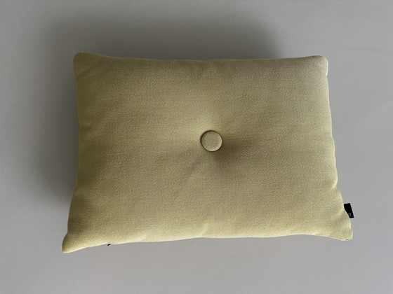 Image 1 of Coussin Hay Dot, tissu Steelcut Trio, jaune ocre