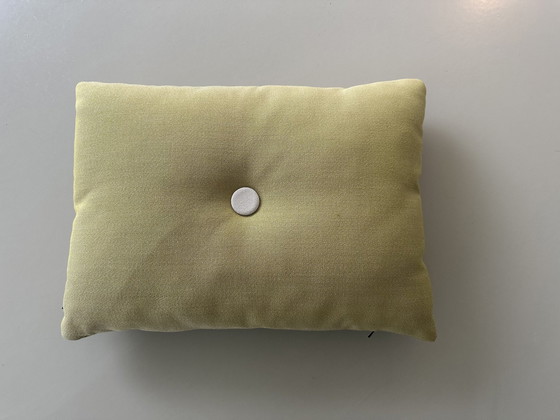 Image 1 of Coussin Hay Dot, tissu Steelcut Trio, jaune ocre